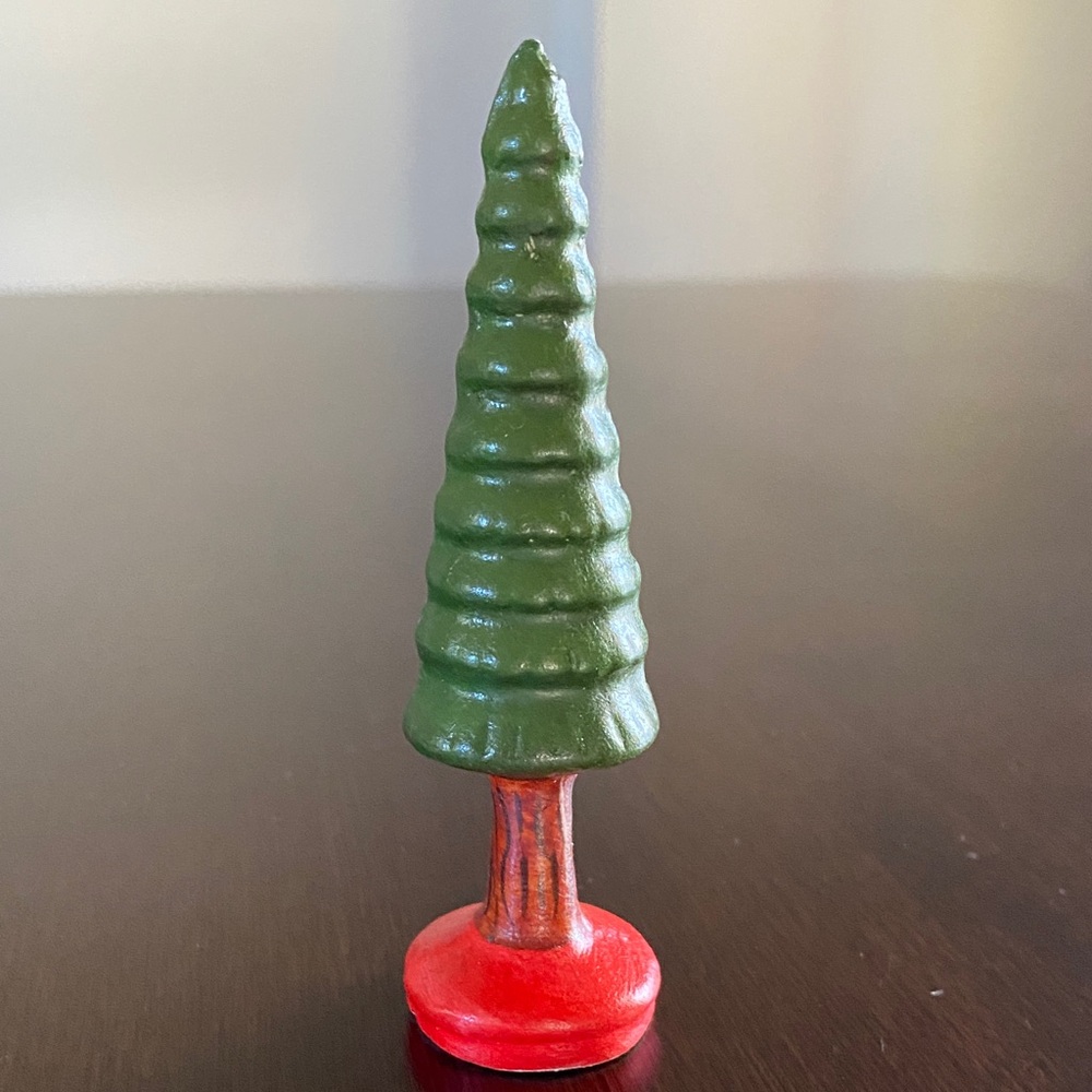 Vaillancourt Miniature German Tree